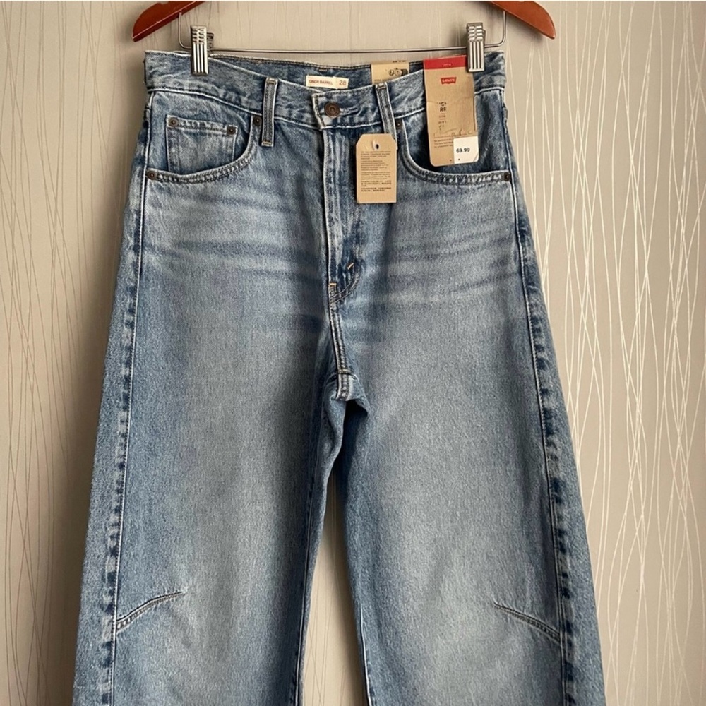 NWT Levi’s Cinch Barrel Jeans - Picture 7 of 14